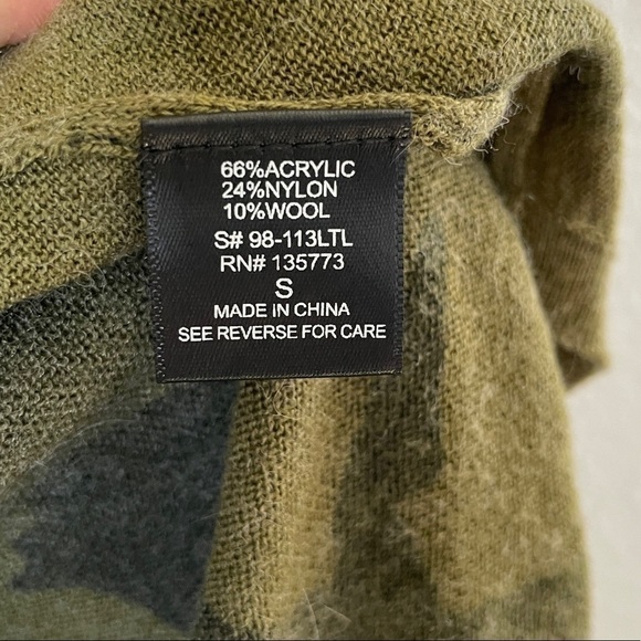 VICI Don’t Blend in Camo Cardigan Small - Picture 7 of 7